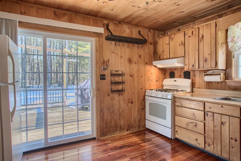 85 South Harbor Road Townsend, MA 01469 - Photo 4 of 24