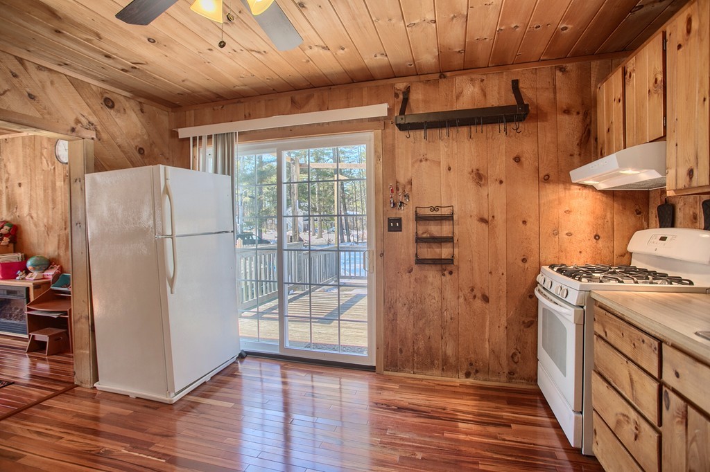 85 South Harbor Road Townsend, MA 01469 - Photo 5 of 24