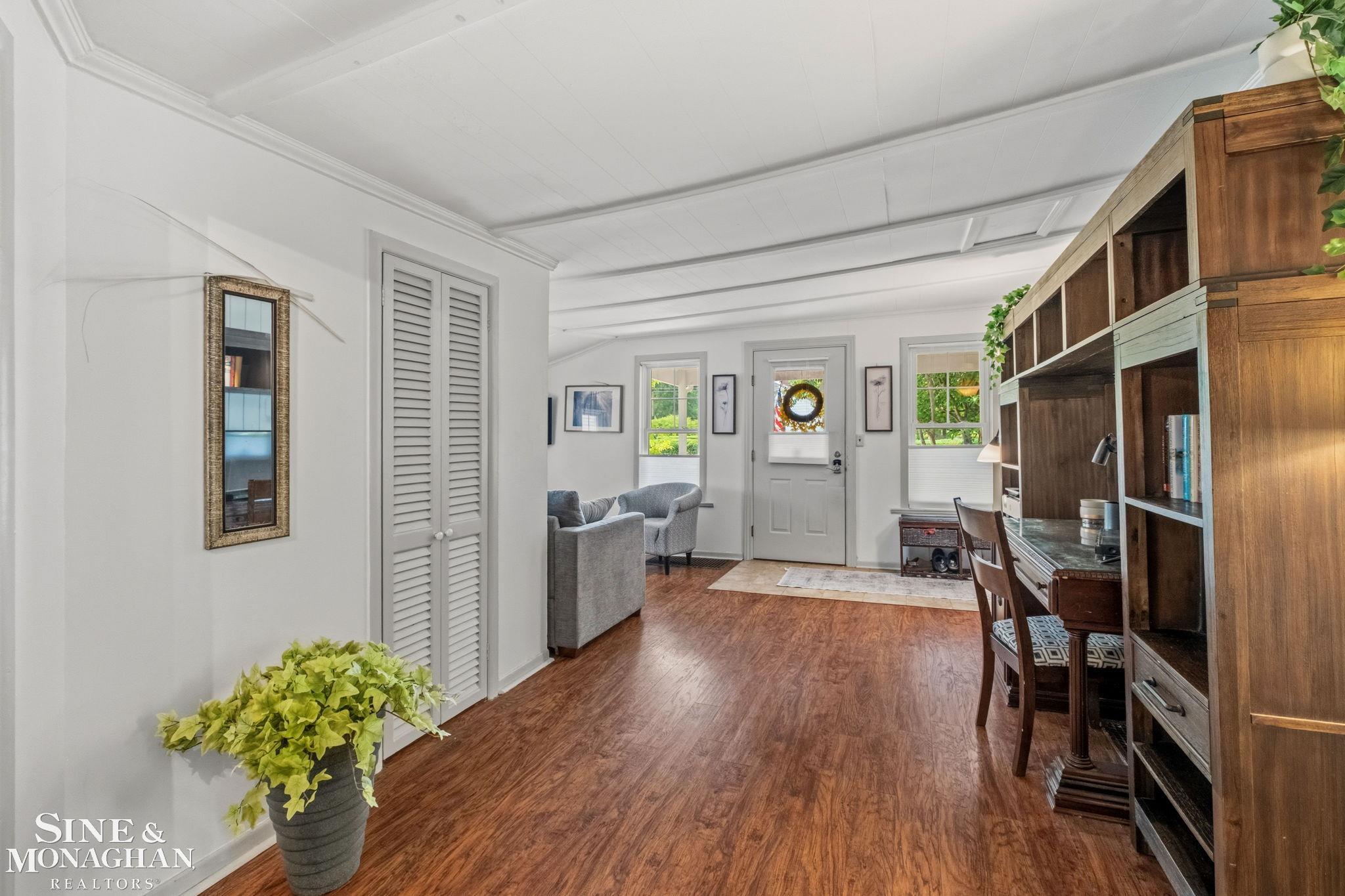134 Kerby Road Grosse Pointe, MI 48236 - Photo 9 of 69 50213365-1813fc7e-f121-434b-94c3-e0e4bd41a1c0.JPG