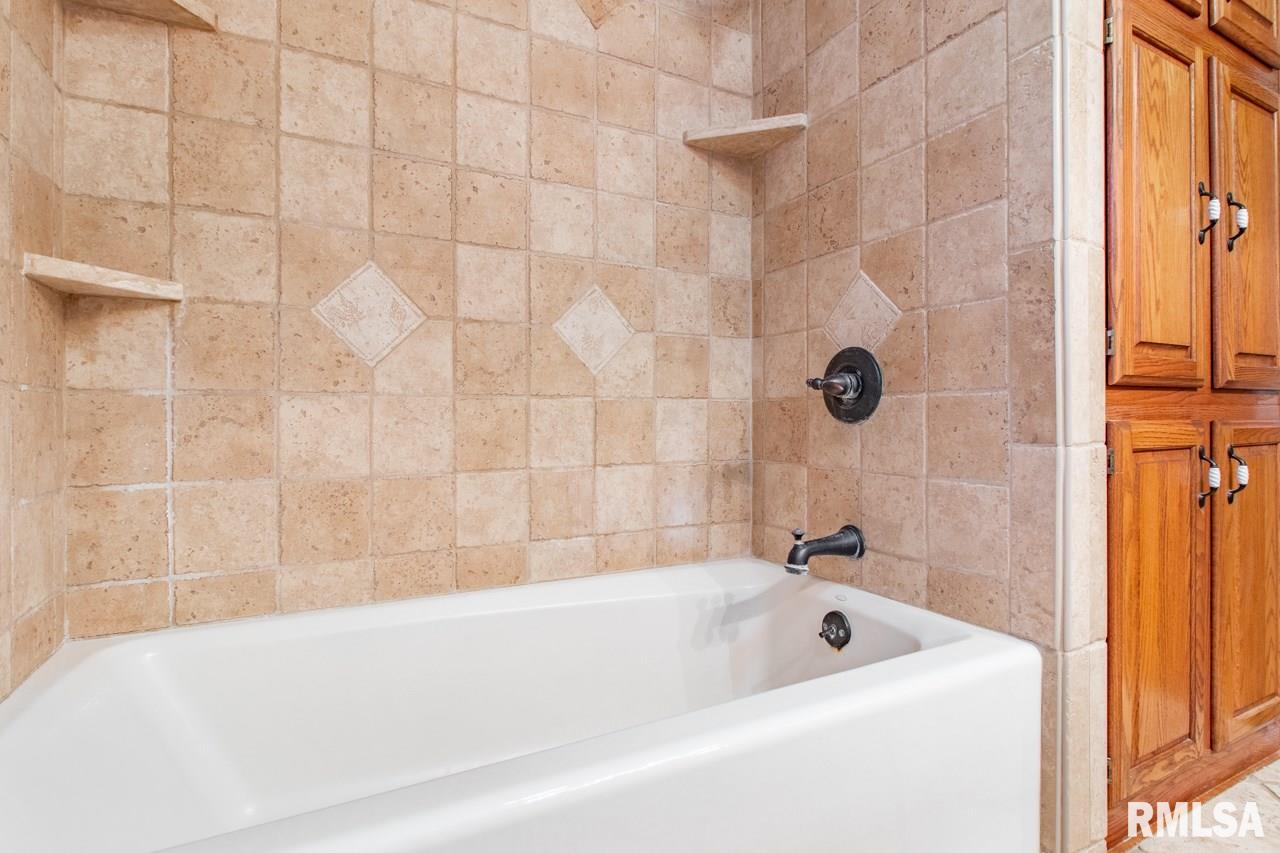 500 Highview Road East Peoria, IL 61611 - Photo 18 of 33 Gallery Image 18