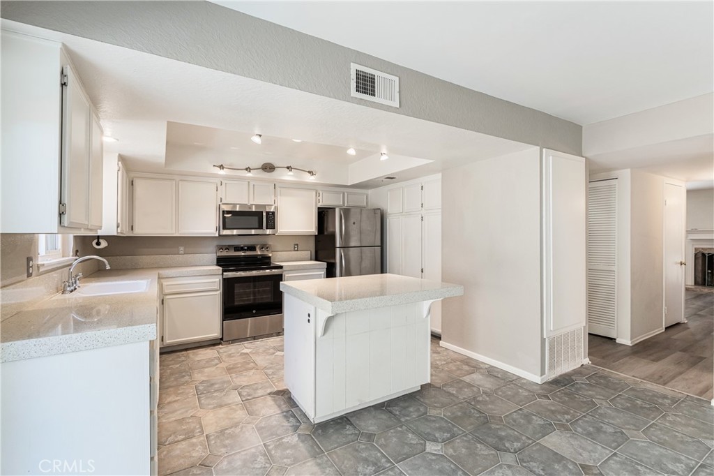 7088 Seville Way Riverside, CA 92506 - Photo 26 of 75