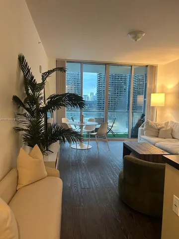 $2,750 | 1111 Southwest 1st Avenue, Unit 2121N, Miami, FL 33130