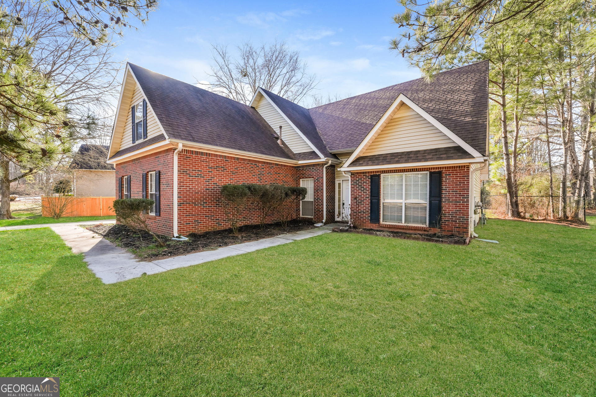 124 Wayne J Stokes Boulevard Stockbridge, GA 30281 - Photo 2 of 22