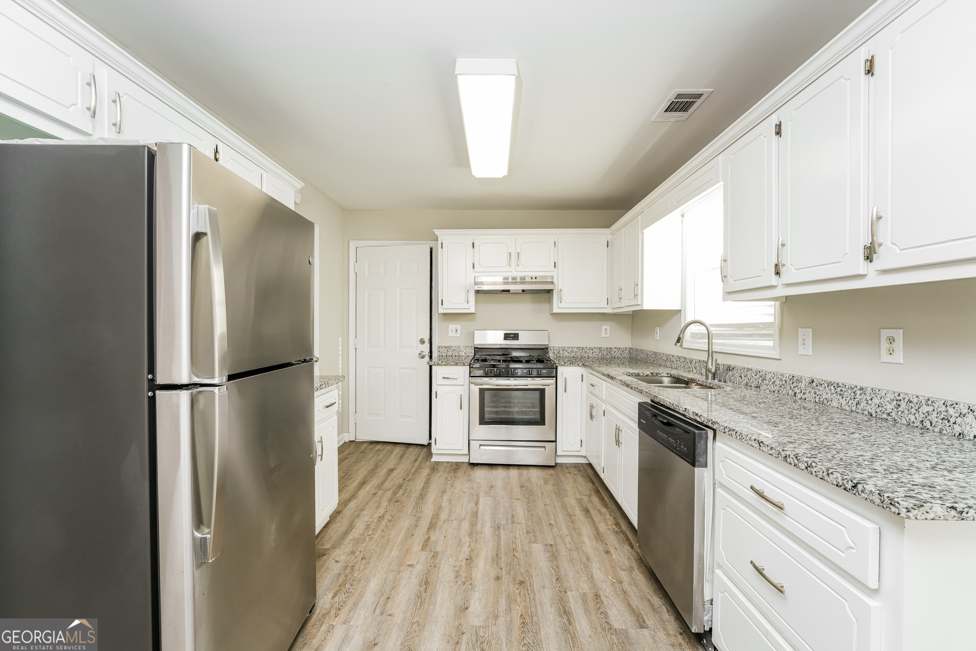 124 Wayne J Stokes Boulevard Stockbridge, GA 30281 - Photo 8 of 22