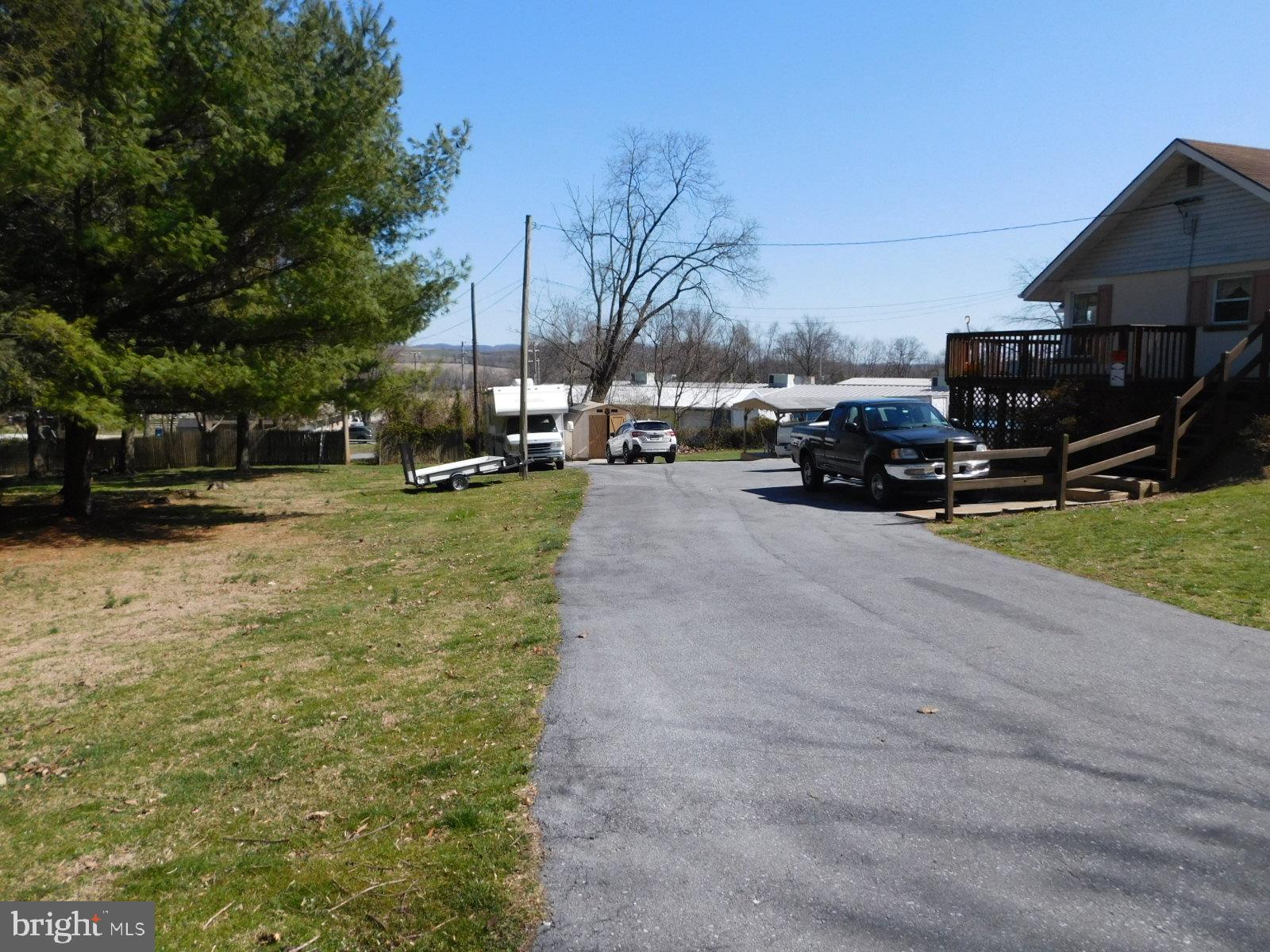 93 Old State Road Reading, PA 19606 - Photo 4 of 33