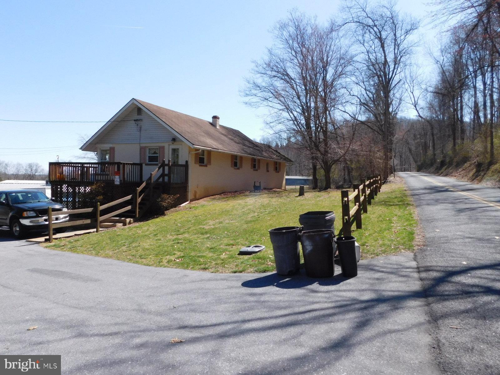 93 Old State Road Reading, PA 19606 - Photo 5 of 33