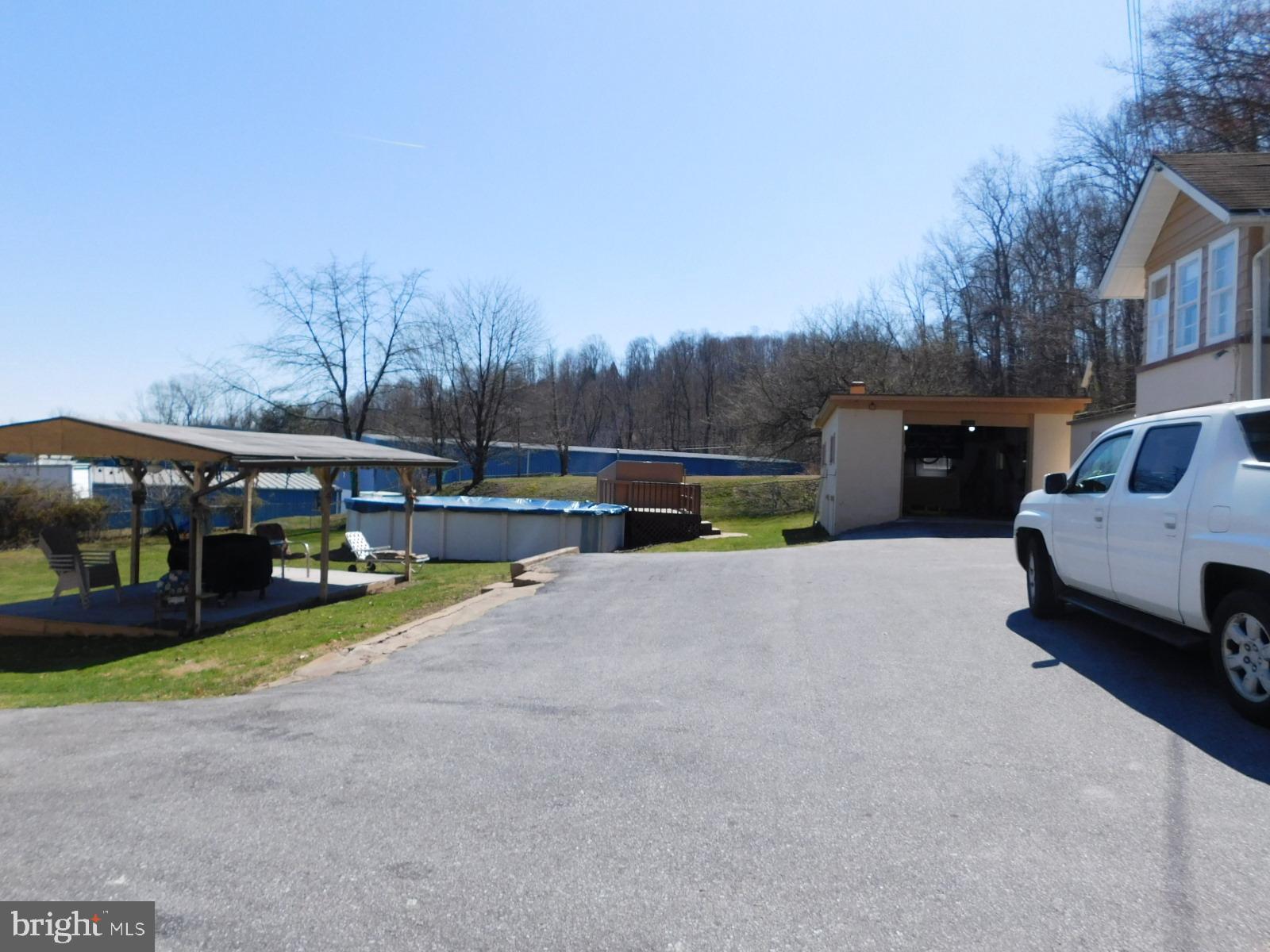 93 Old State Road Reading, PA 19606 - Photo 8 of 33