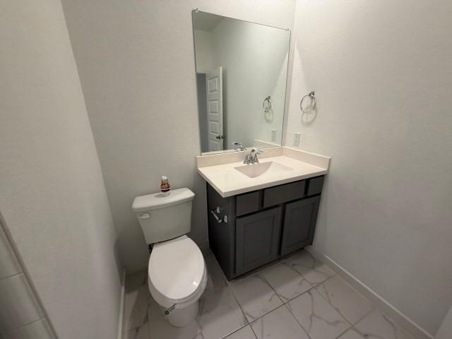 3942 Rochelle Lane Crandall, TX 75114 - Photo 13 of 20 a bathroom with a toilet sink and mirror