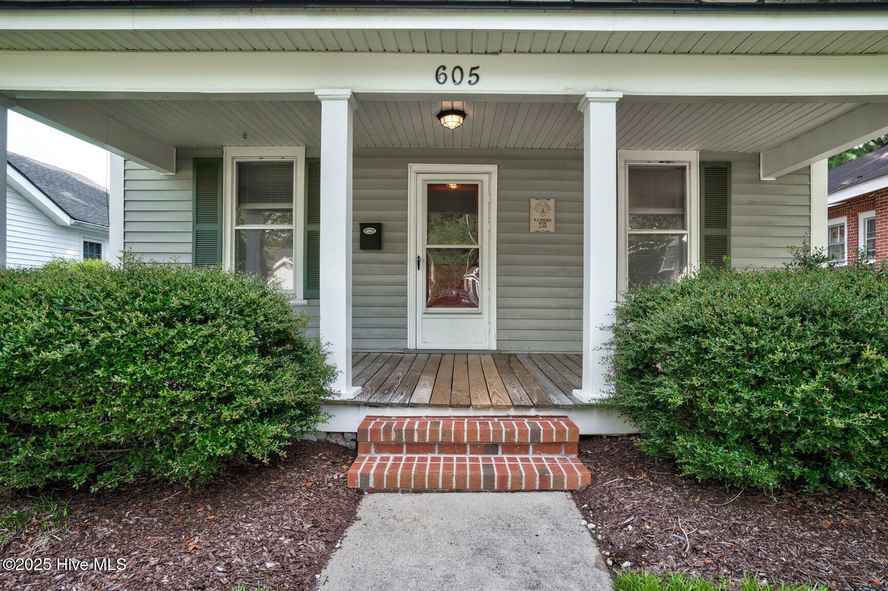605 St David Street Tarboro, NC 27886 - Photo 3 of 28 Front Porch