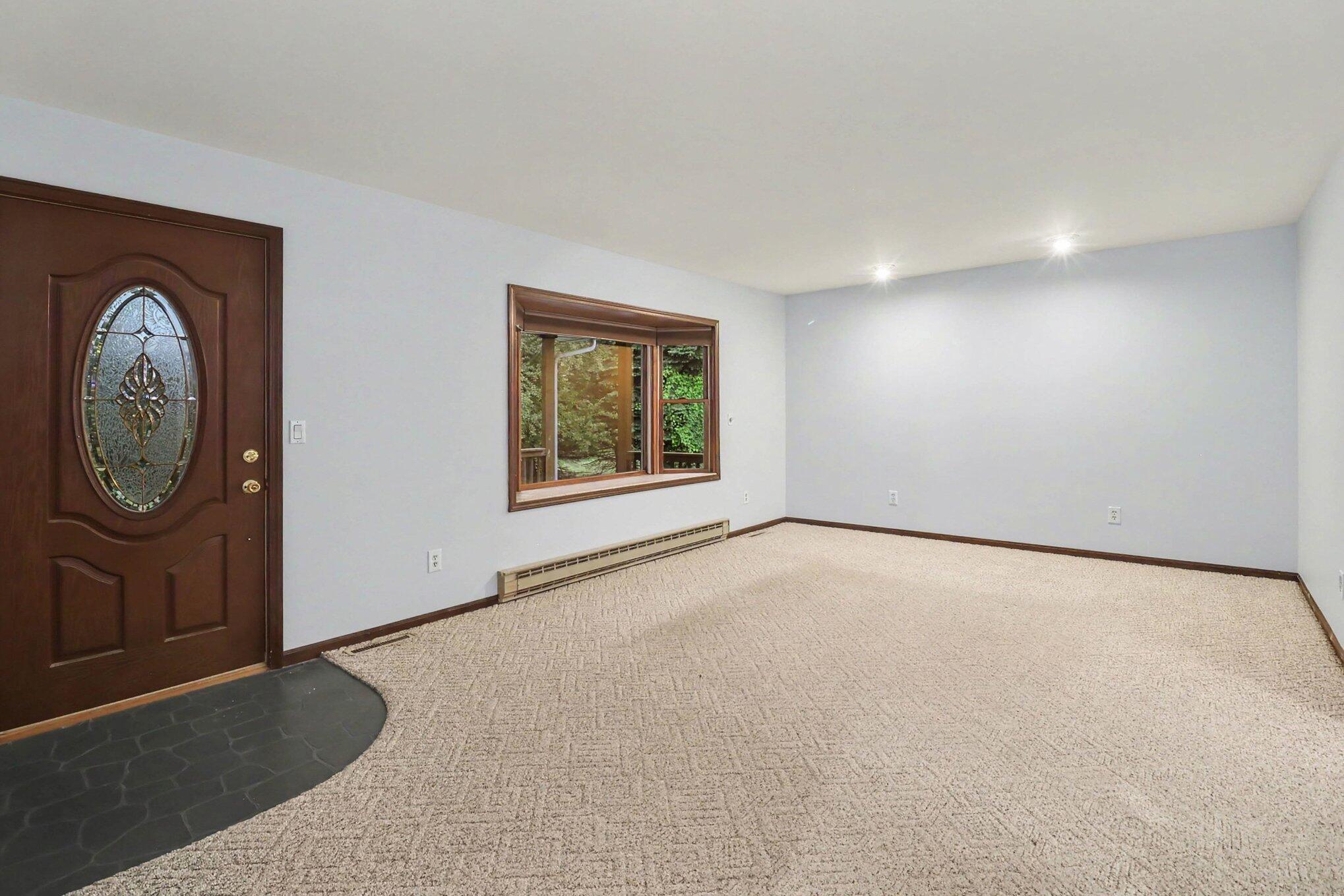 4890 West Kinney Road Ludington, MI 49431 - Photo 4 of 31 Living Room