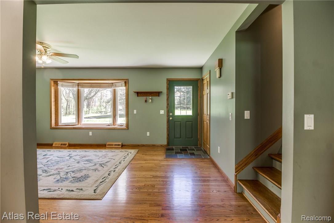 9740 Oakhill Road Holly, MI 48442 - Photo 5 of 52 2.jpg