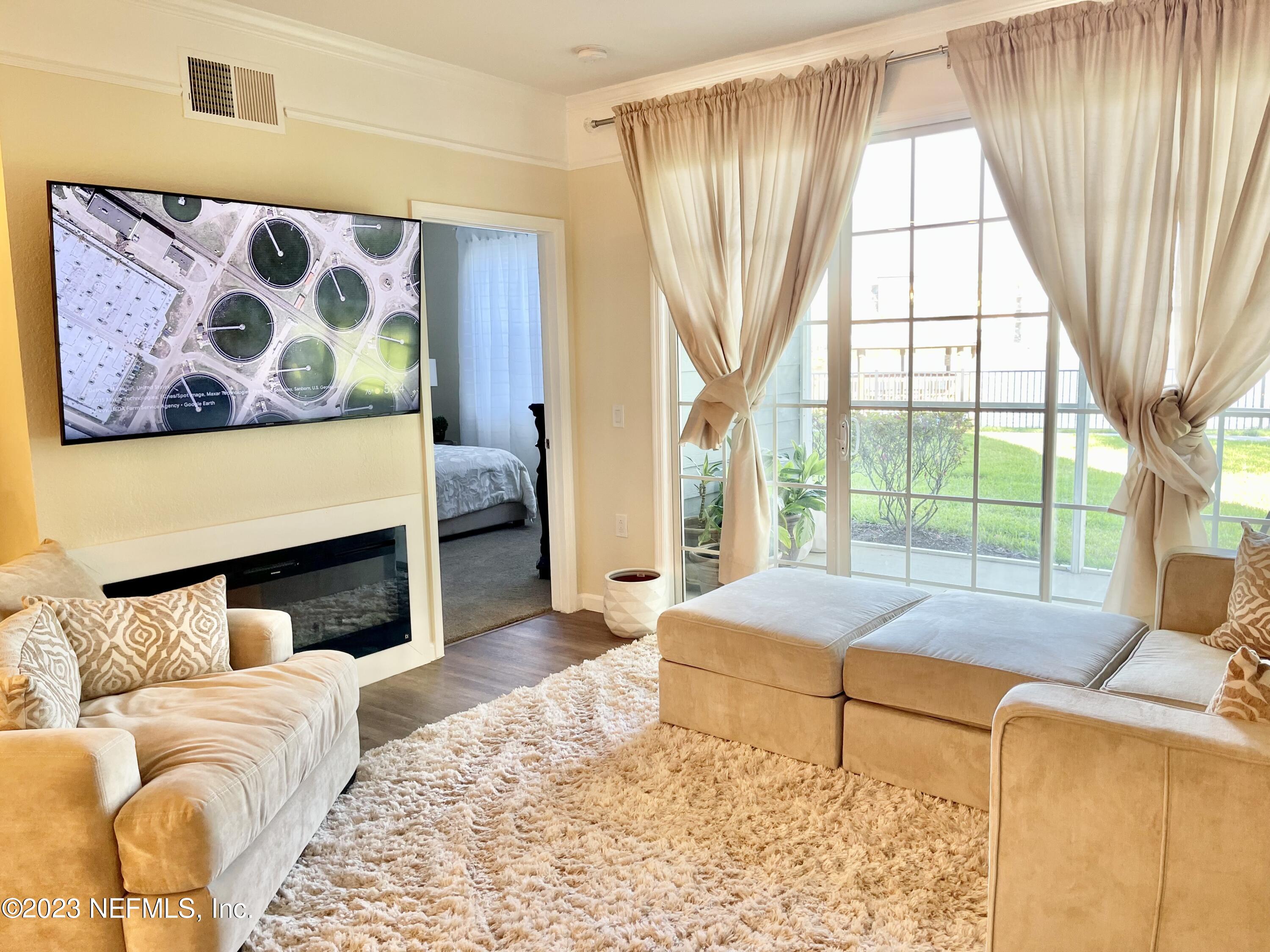 8550 Touchton Road, Unit 1018 Jacksonville, FL 32216 - Photo 9 of 15 a bedroom with a bed and a window