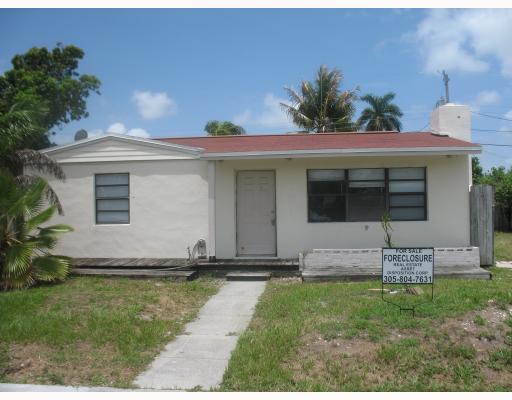 2333 Robin Road West Palm Beach, FL 33409 - Photo 1 of 10 Primary Photo