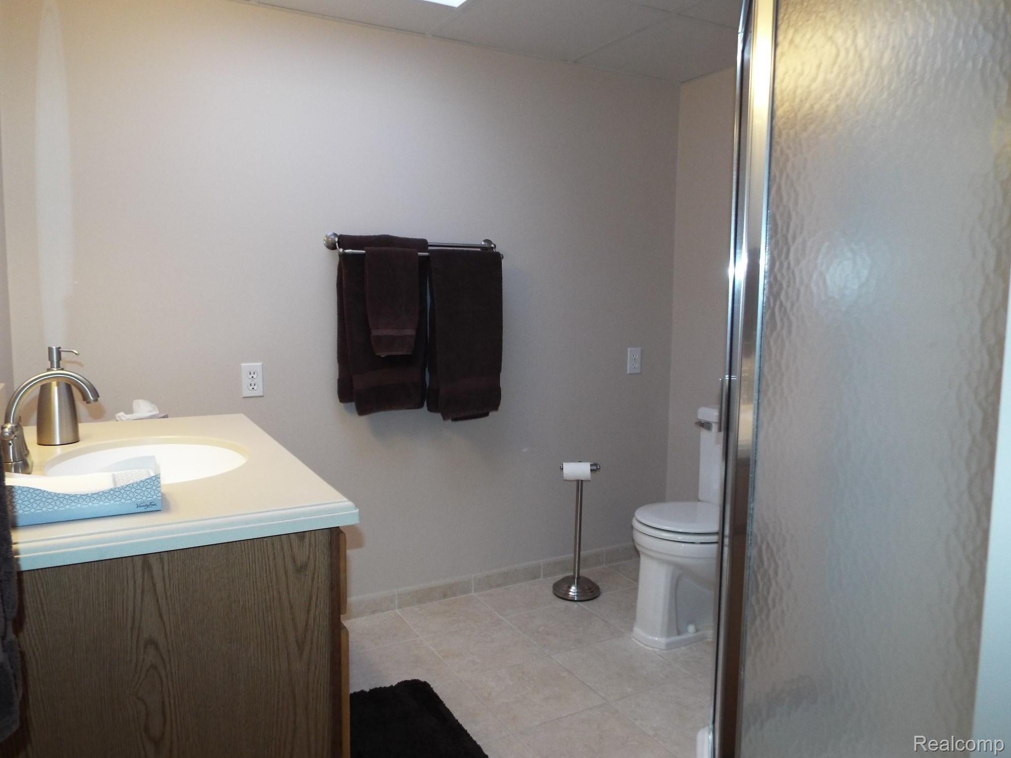6030 North Beck Road Canton, MI 48187 - Photo 30 of 42 full bath with shower.JPG