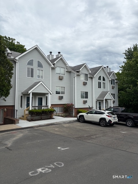 925 Oronoke Road, Unit 31C Waterbury, CT 06708 - Photo 1 of 20