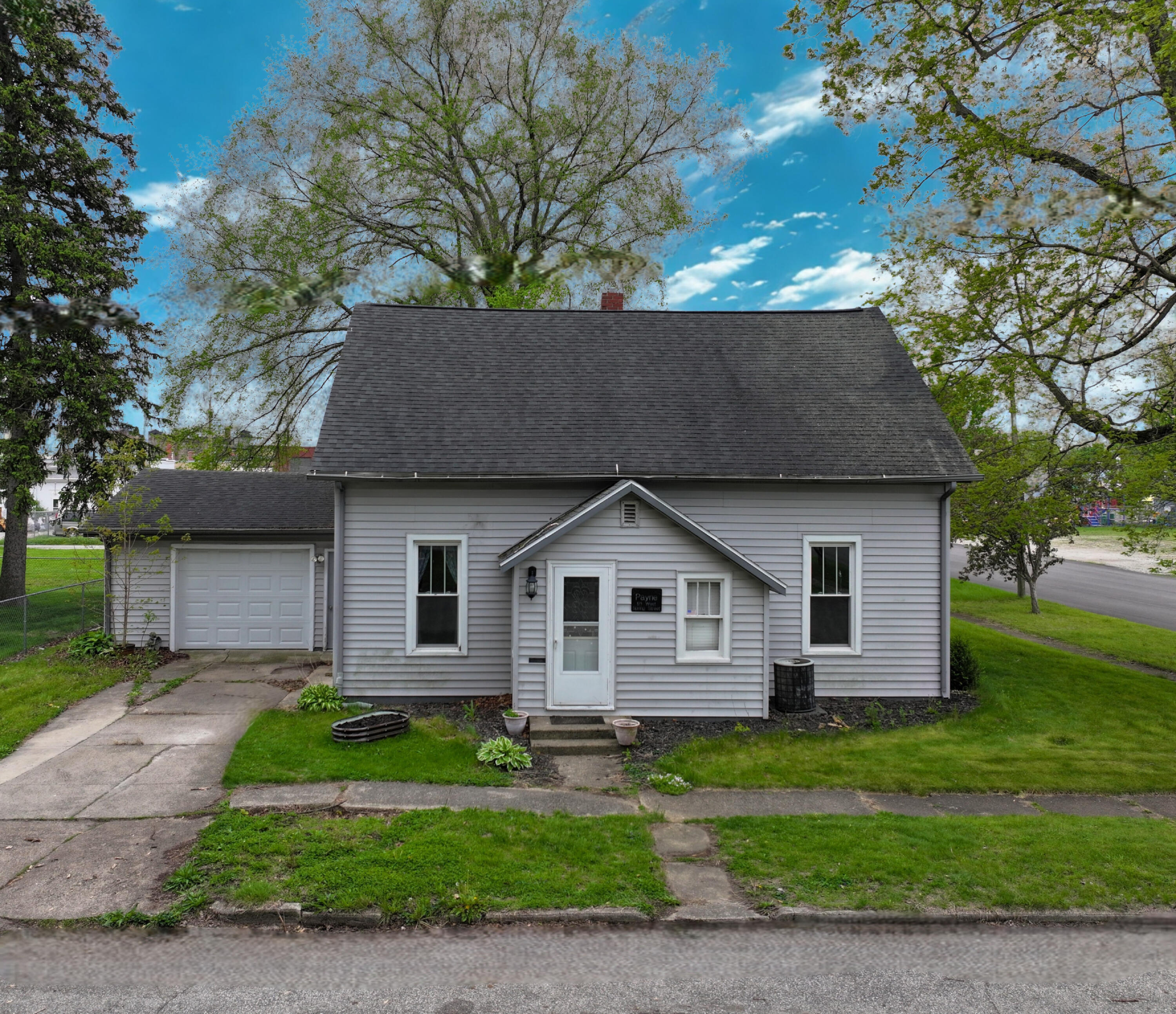 121 West Spring Street Winamac, IN 46996 - Photo 1 of 28 3000x2588