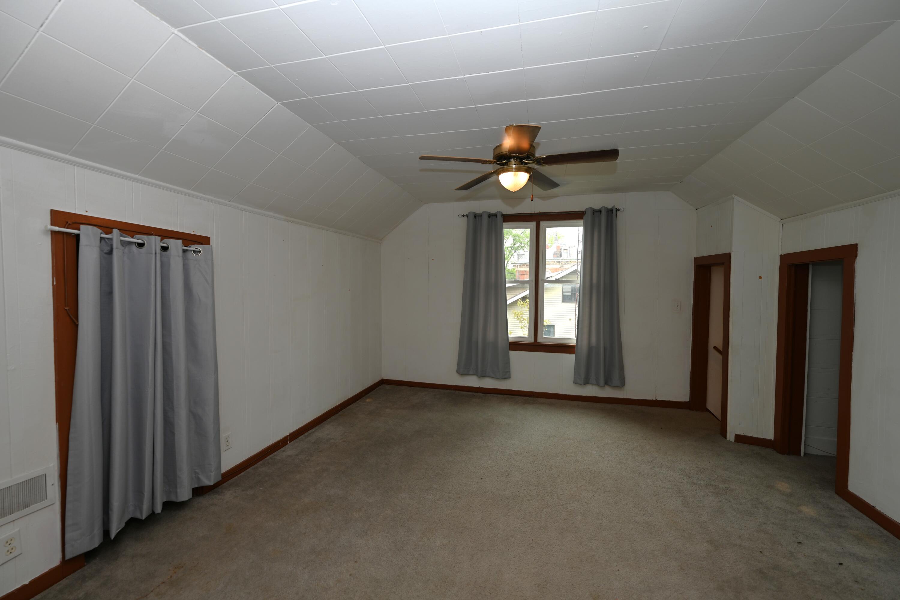 121 West Spring Street Winamac, IN 46996 - Photo 11 of 28 3000x2000