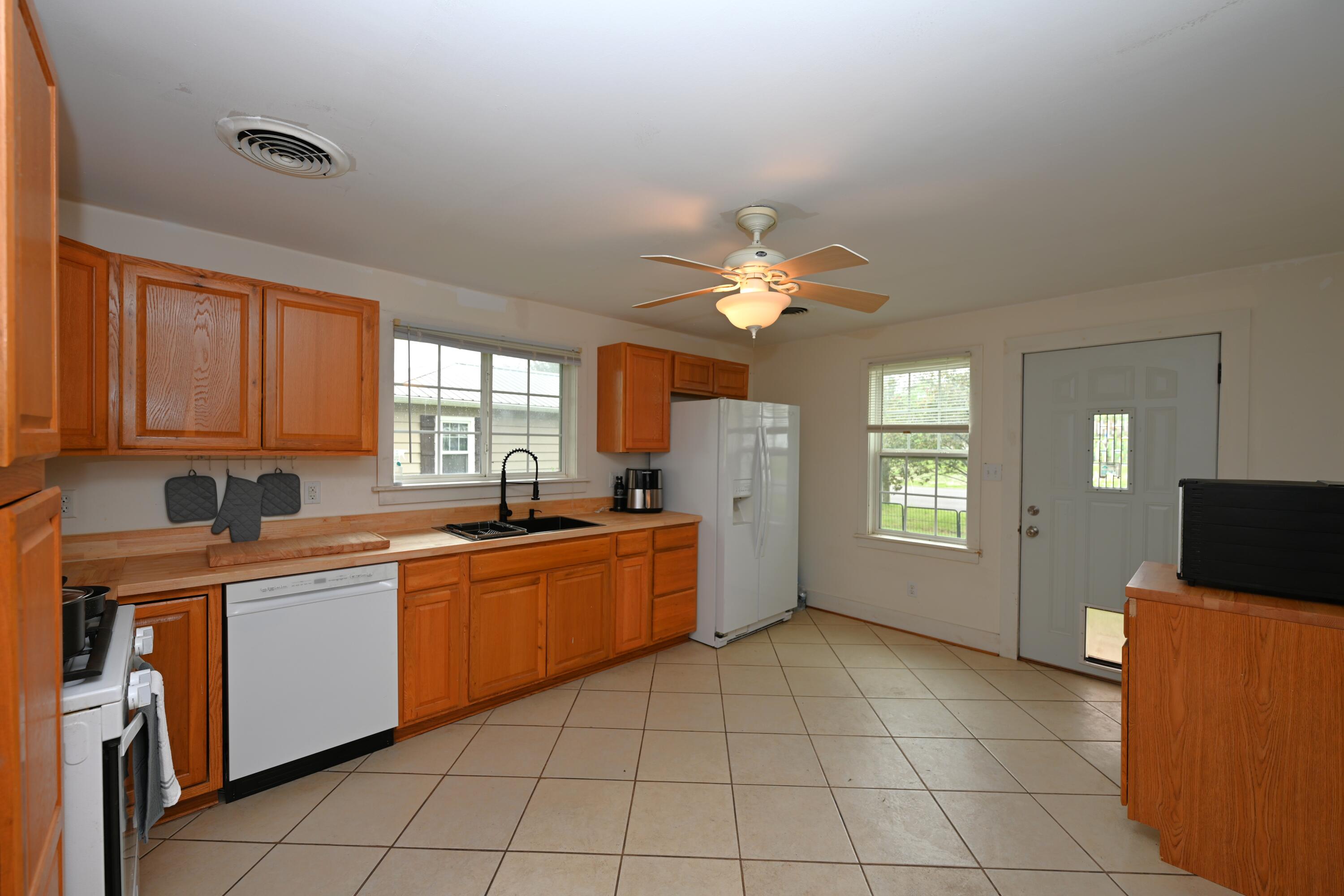 121 West Spring Street Winamac, IN 46996 - Photo 15 of 28 3000x2000