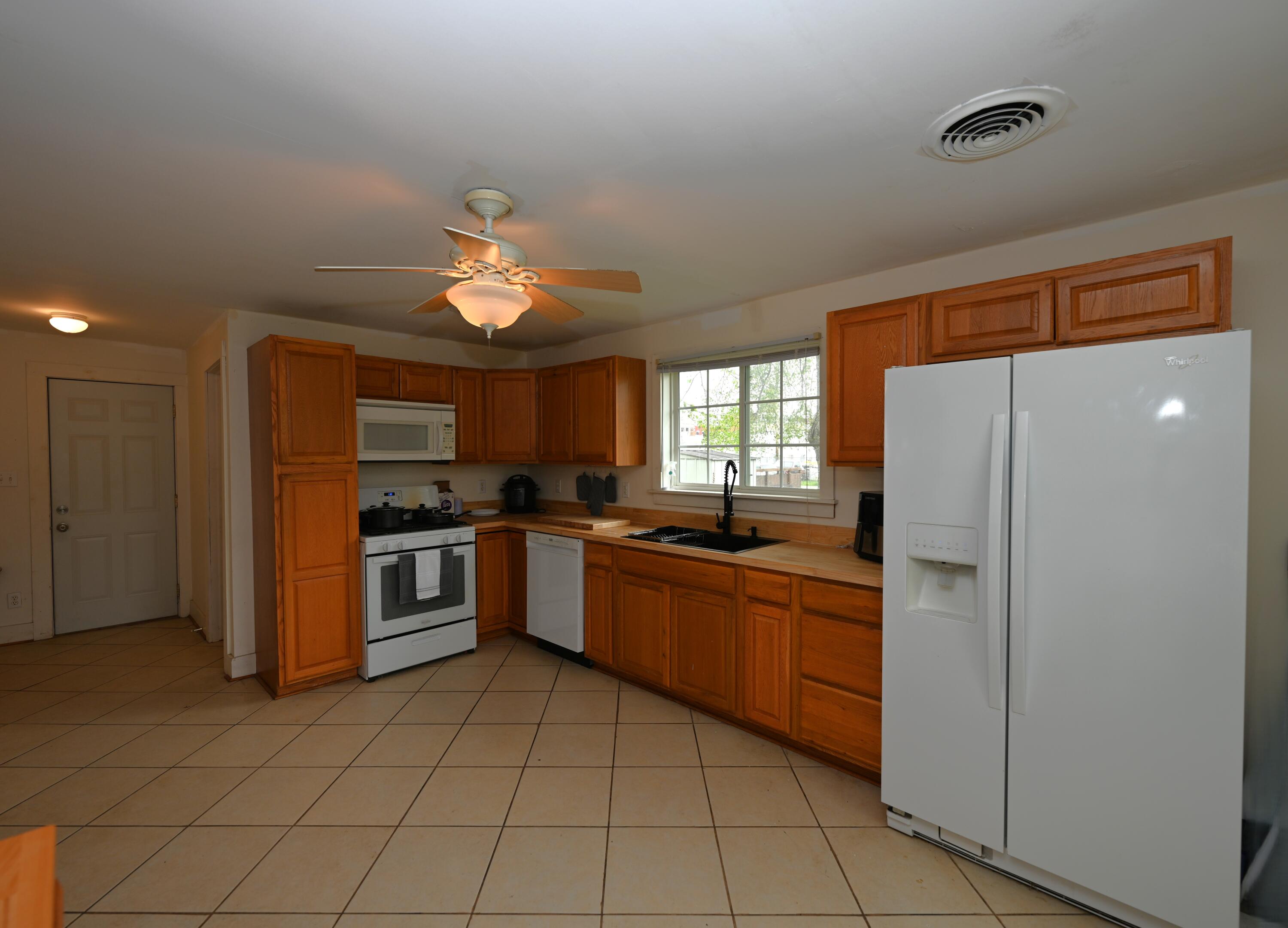 121 West Spring Street Winamac, IN 46996 - Photo 17 of 28 3000x2161