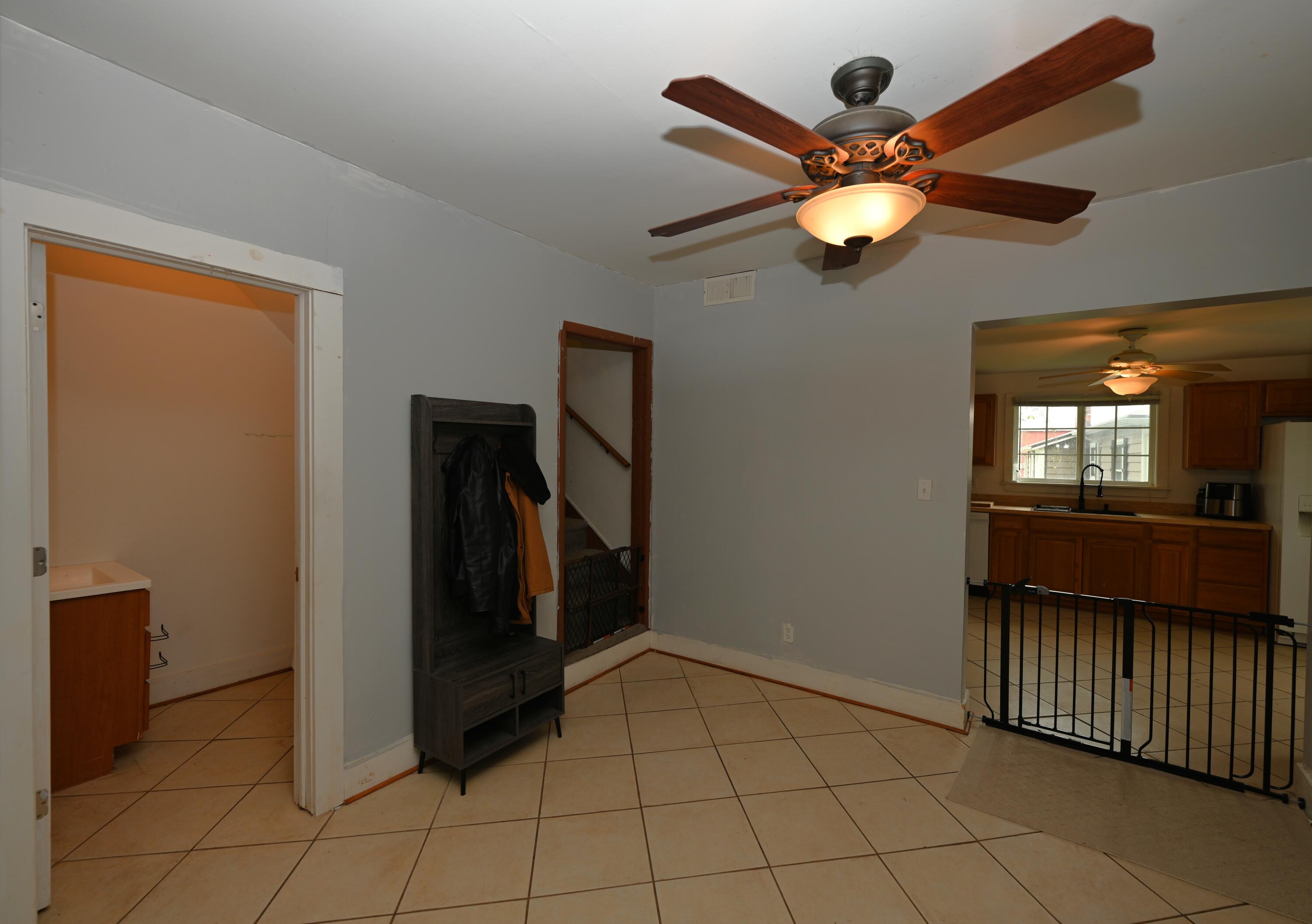 121 West Spring Street Winamac, IN 46996 - Photo 18 of 28 3000x2114