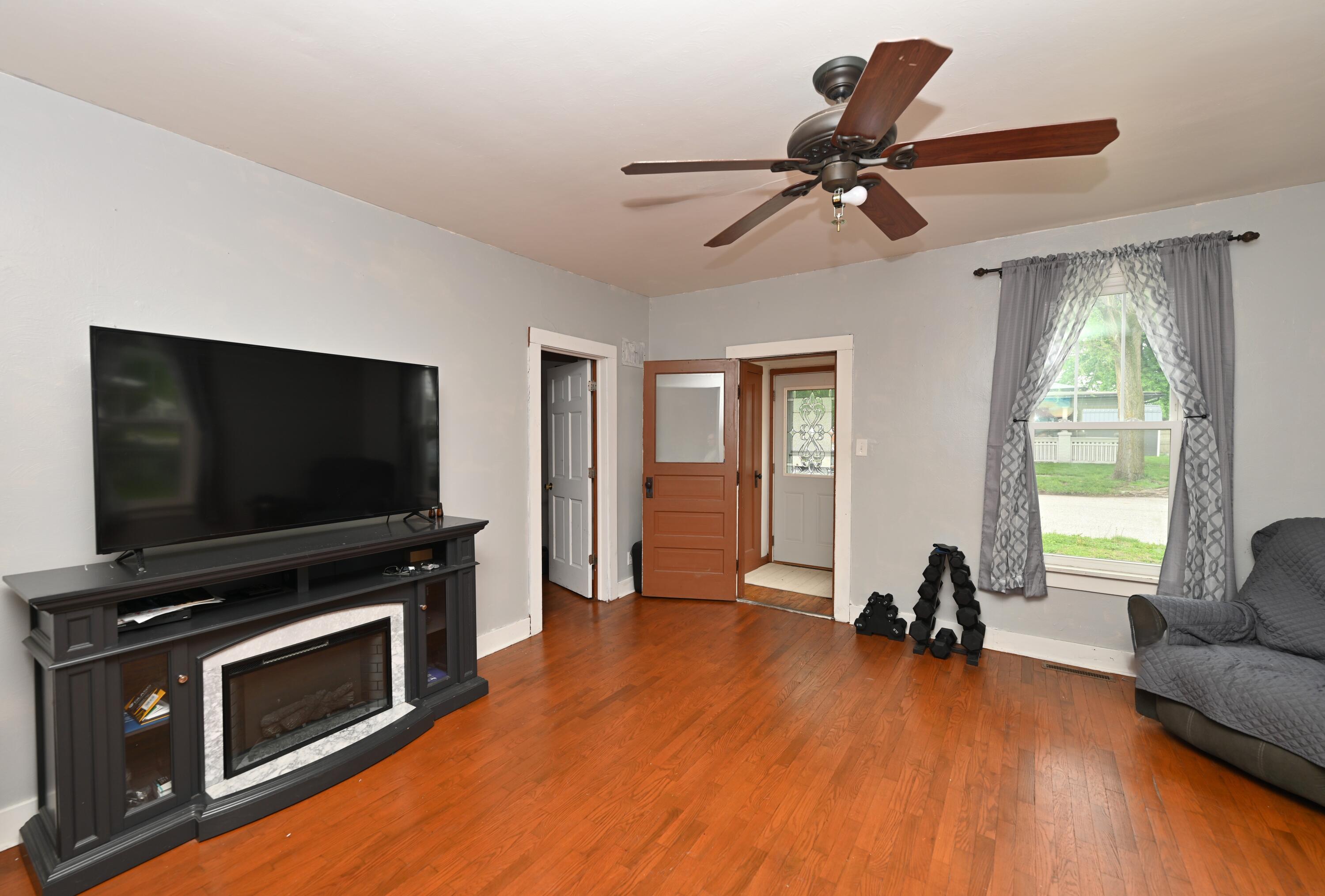 121 West Spring Street Winamac, IN 46996 - Photo 22 of 28 3000x2029