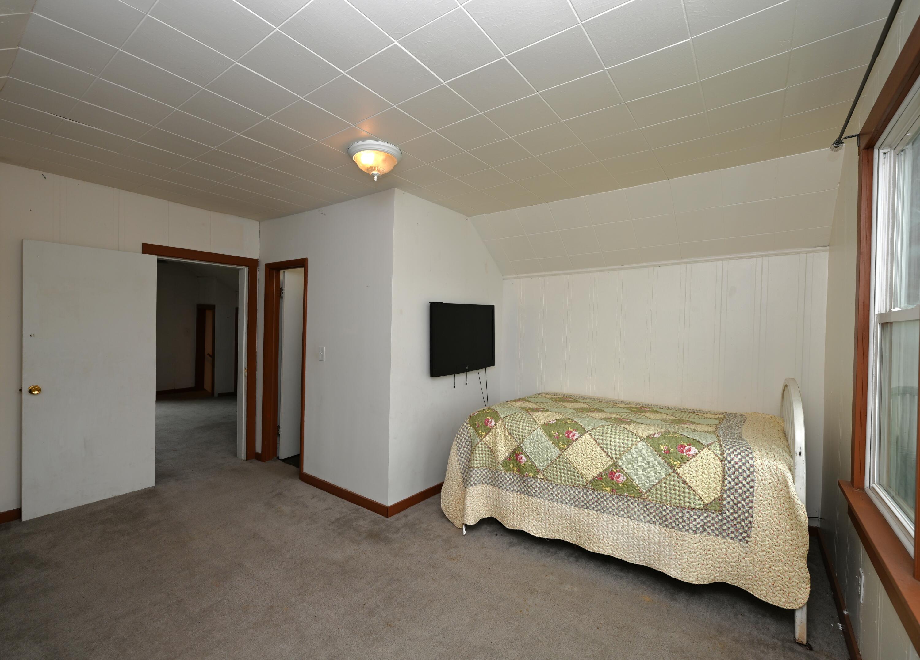121 West Spring Street Winamac, IN 46996 - Photo 8 of 28 3000x2154