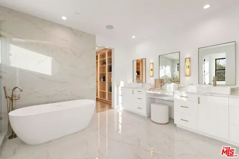 $2,299,000 | 5741 Newcastle Avenue, Encino, CA 91316