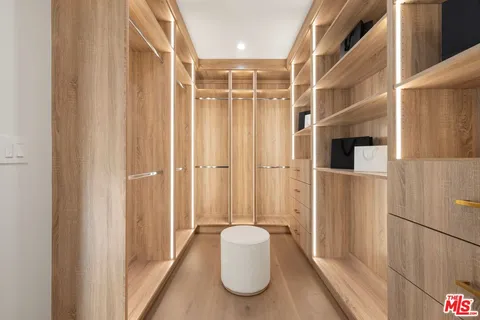 $2,299,000 | 5741 Newcastle Avenue, Encino, CA 91316