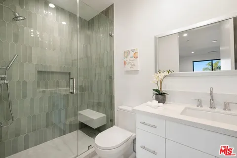 $2,299,000 | 5741 Newcastle Avenue, Encino, CA 91316