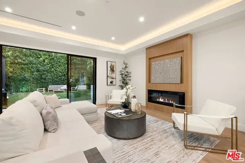 $2,299,000 | 5741 Newcastle Avenue, Encino, CA 91316