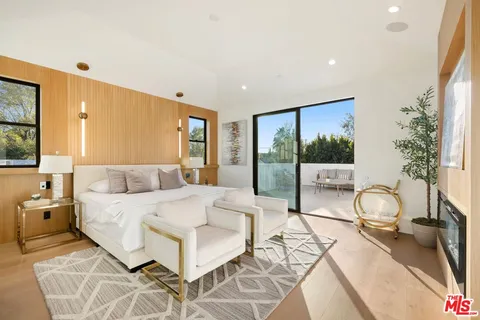 $2,299,000 | 5741 Newcastle Avenue, Encino, CA 91316