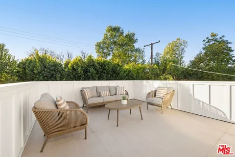 $2,299,000 | 5741 Newcastle Avenue, Encino, CA 91316