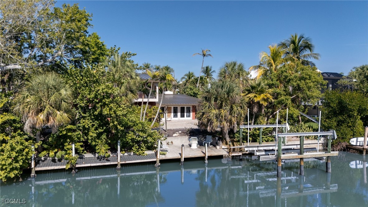 505 Lighthouse Way Sanibel, FL 33957 - Photo 4 of 11