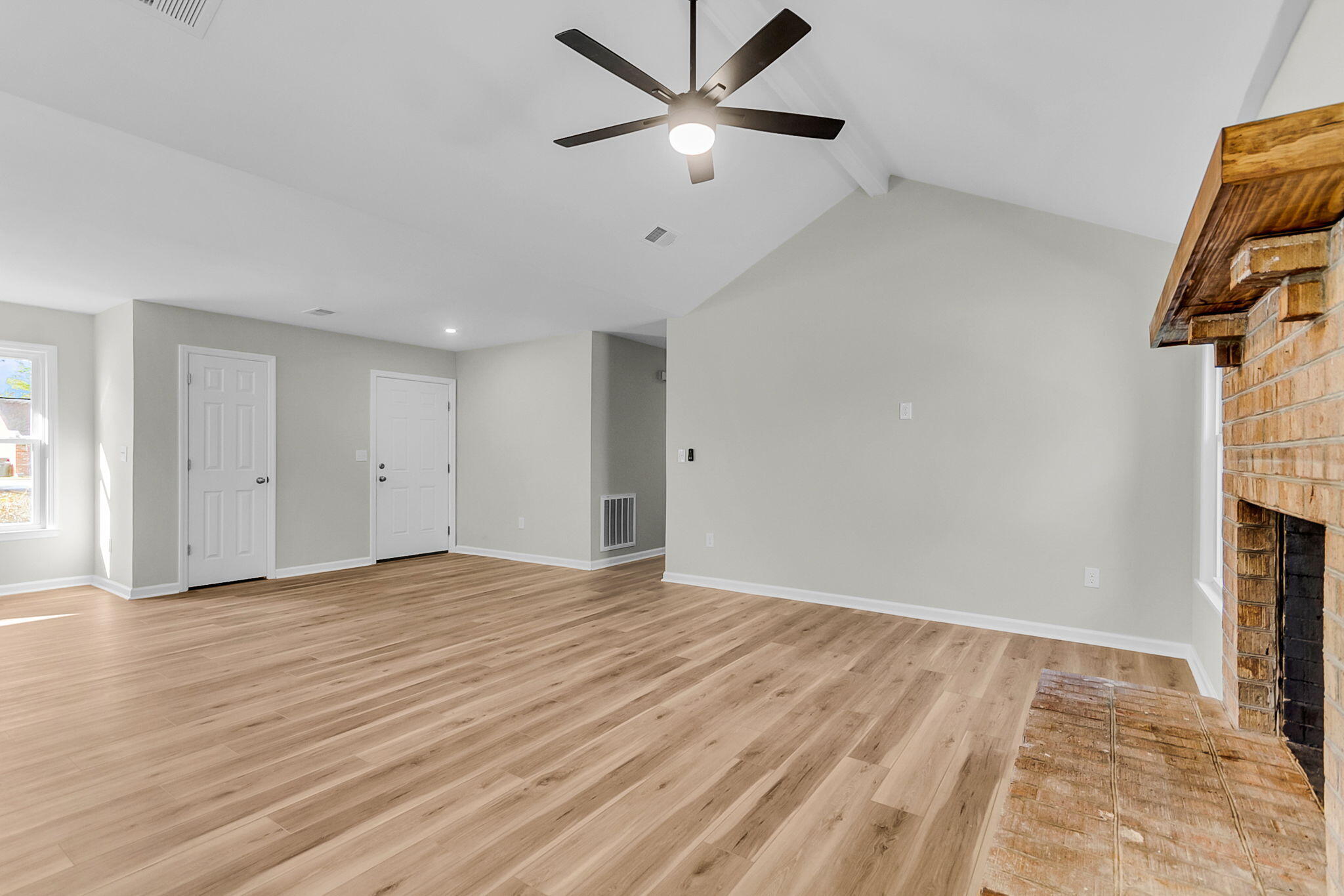 225 Longleaf Road Summerville, SC 29486 - Photo 5 of 31 Gallery Image 5