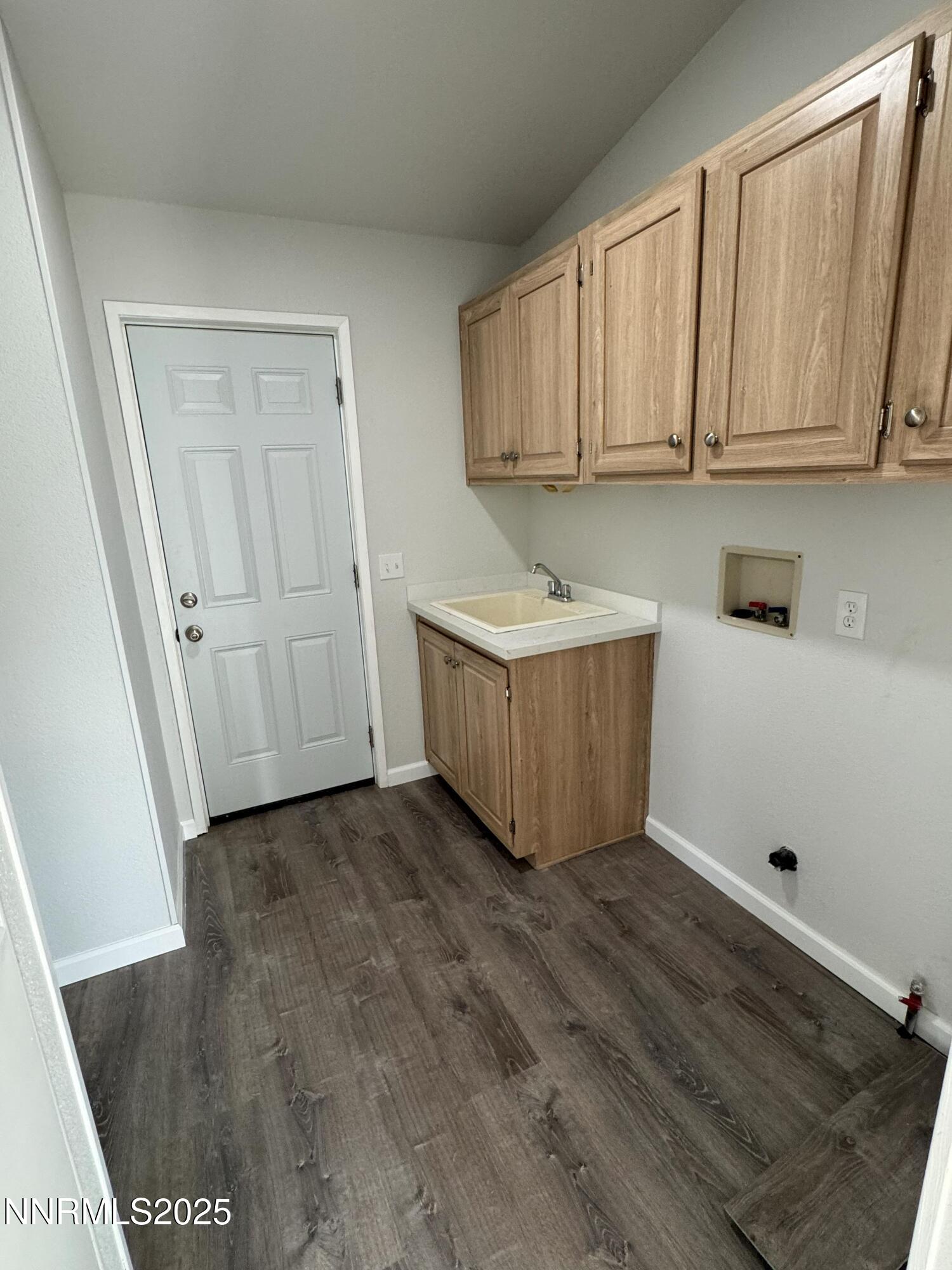 6 Black Rock Road Carson City, NV 89706 - Photo 15 of 33 Laundry