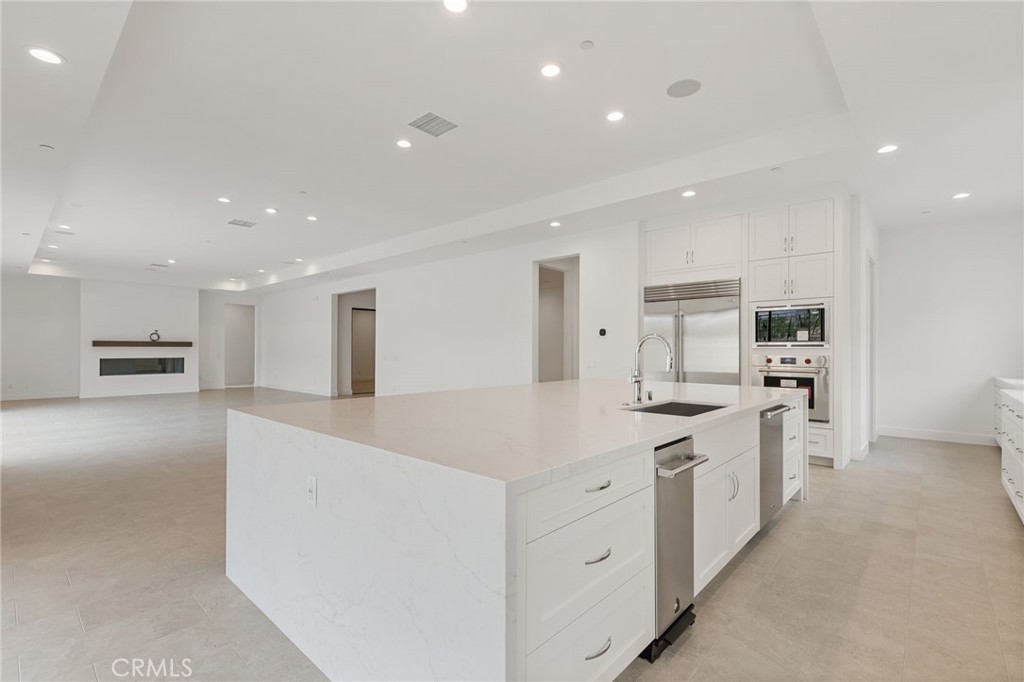 11936 Northstar Lane Porter Ranch, CA 91326 - Photo 7 of 26 Kitchen: Saddleback Italianate - Ridge Collection at Bella Vista - Photo of another Saddleback - Not actual home for sale - Home is still under construction - Estimated delivery of September 2026