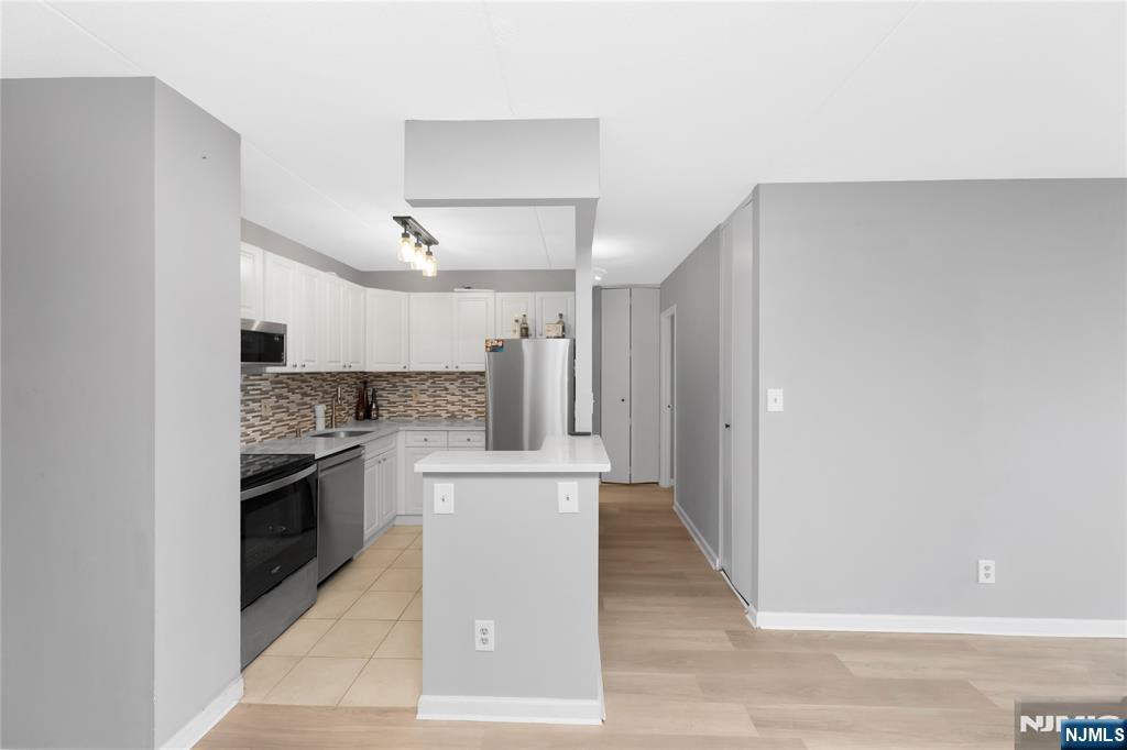 250 Gorge Road, Unit 21E Cliffside Park, NJ 07010 - Photo 4 of 50