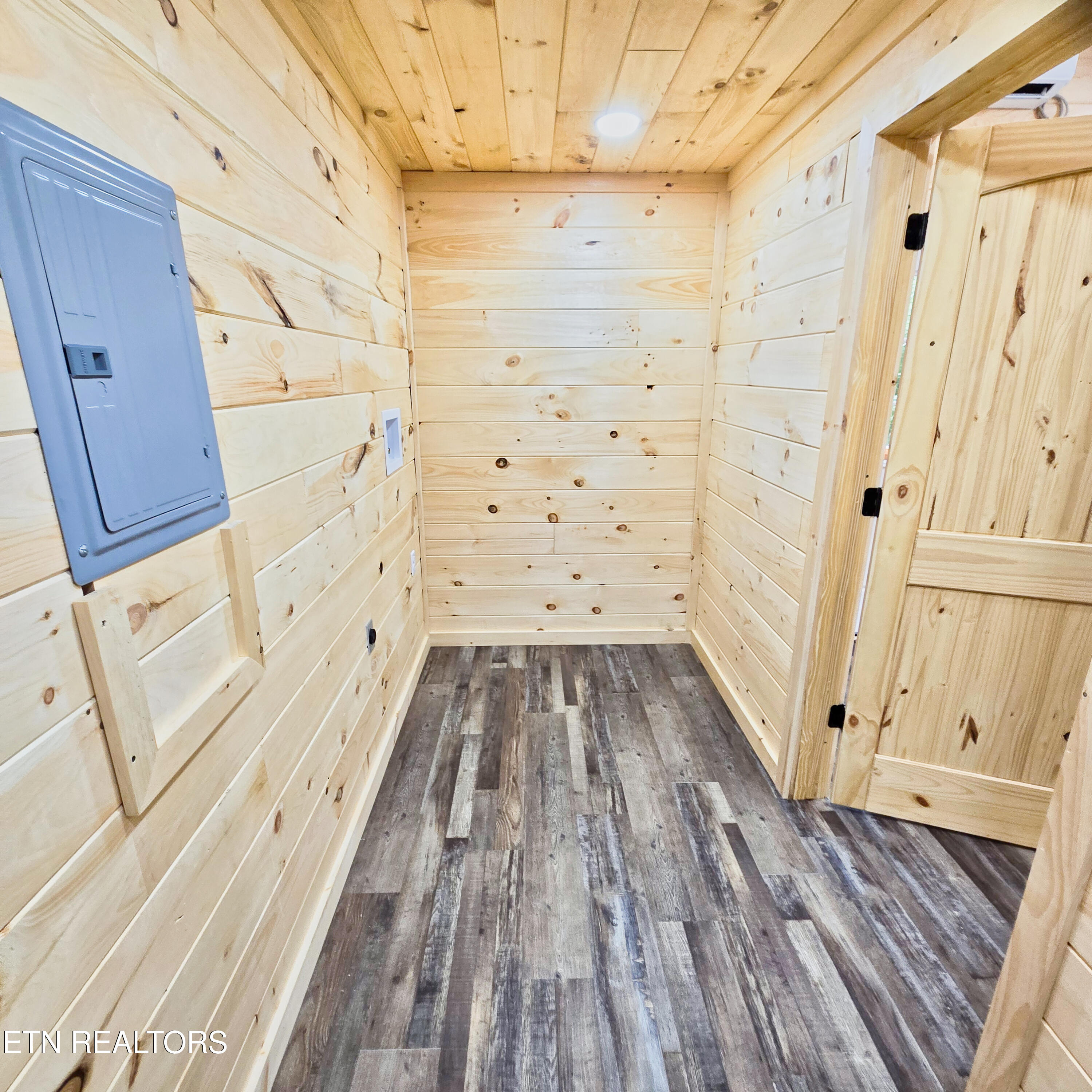 137 John Cox Road Deer Lodge, TN 37726 - Photo 21 of 43 20240612_162535