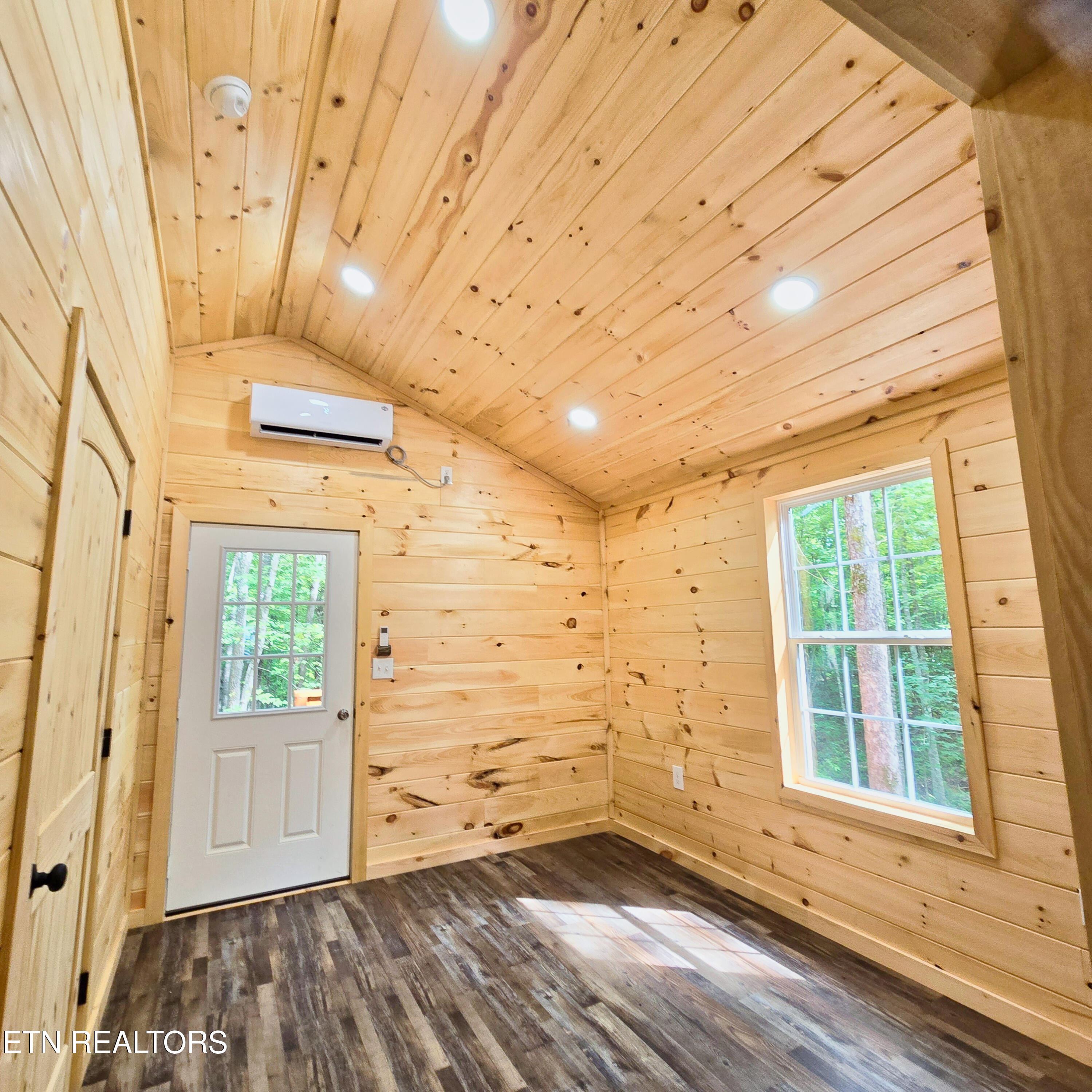 137 John Cox Road Deer Lodge, TN 37726 - Photo 22 of 43 20240612_162613