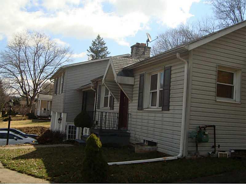 124 Galley Road Canonsburg, PA 15317 - Photo 3 of 8 Exterior Front. Front from Right Yard.