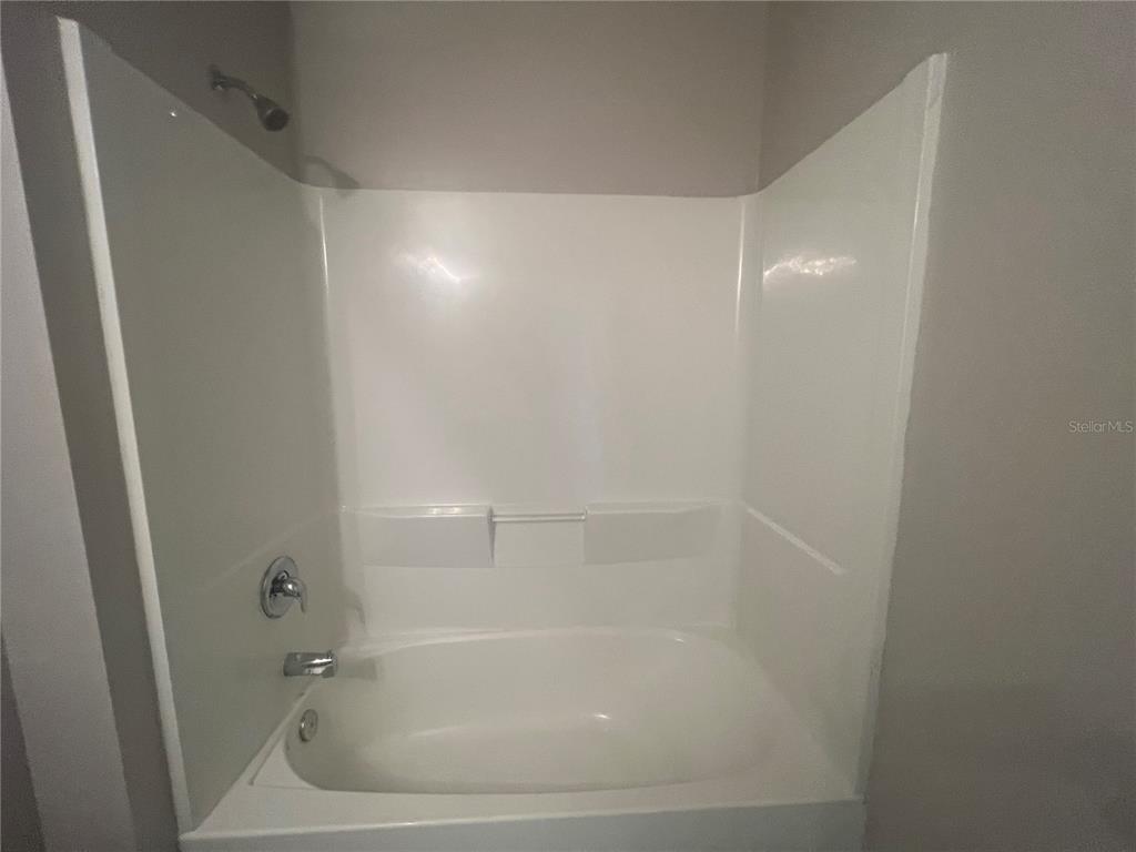 280 Perute Court Punta Gorda, FL 33983 - Photo 8 of 31 a close up of a bathtub