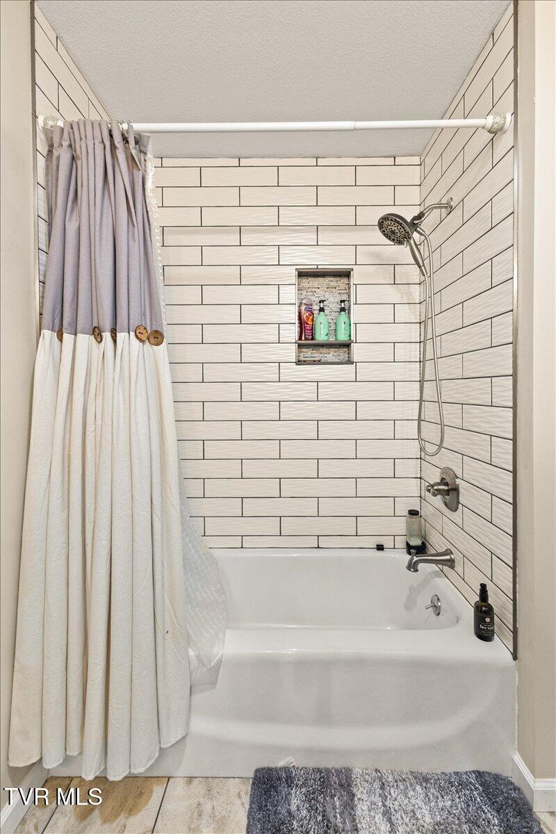 1406 Kevin Lane Greeneville, TN 37745 - Photo 21 of 45 Shower