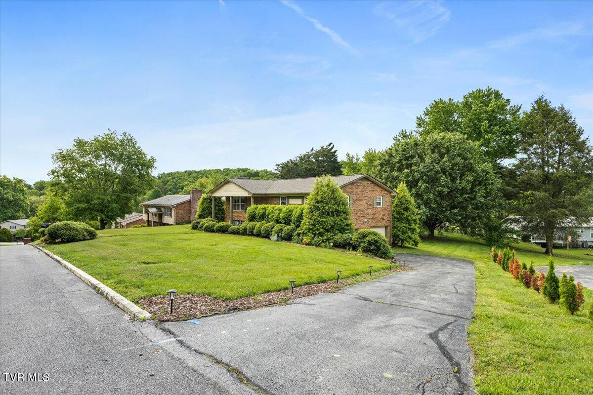 1406 Kevin Lane Greeneville, TN 37745 - Photo 3 of 45 Kevin Lane Side