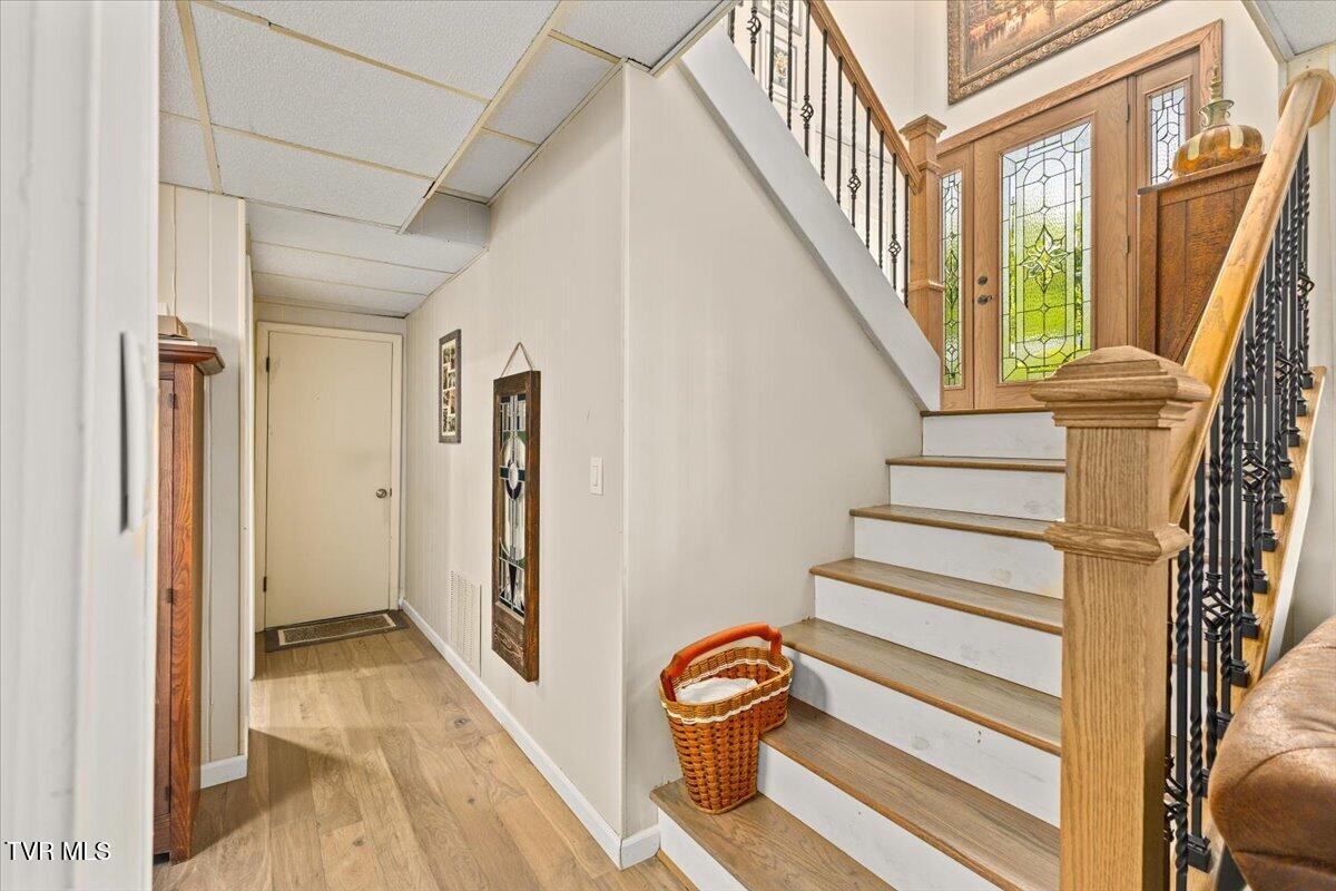 1406 Kevin Lane Greeneville, TN 37745 - Photo 7 of 45 Stairway