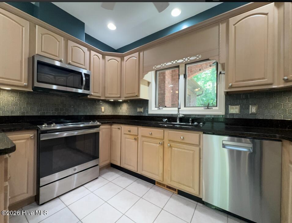 107 Canvasback Point Hampstead, NC 28443 - Photo 7 of 20