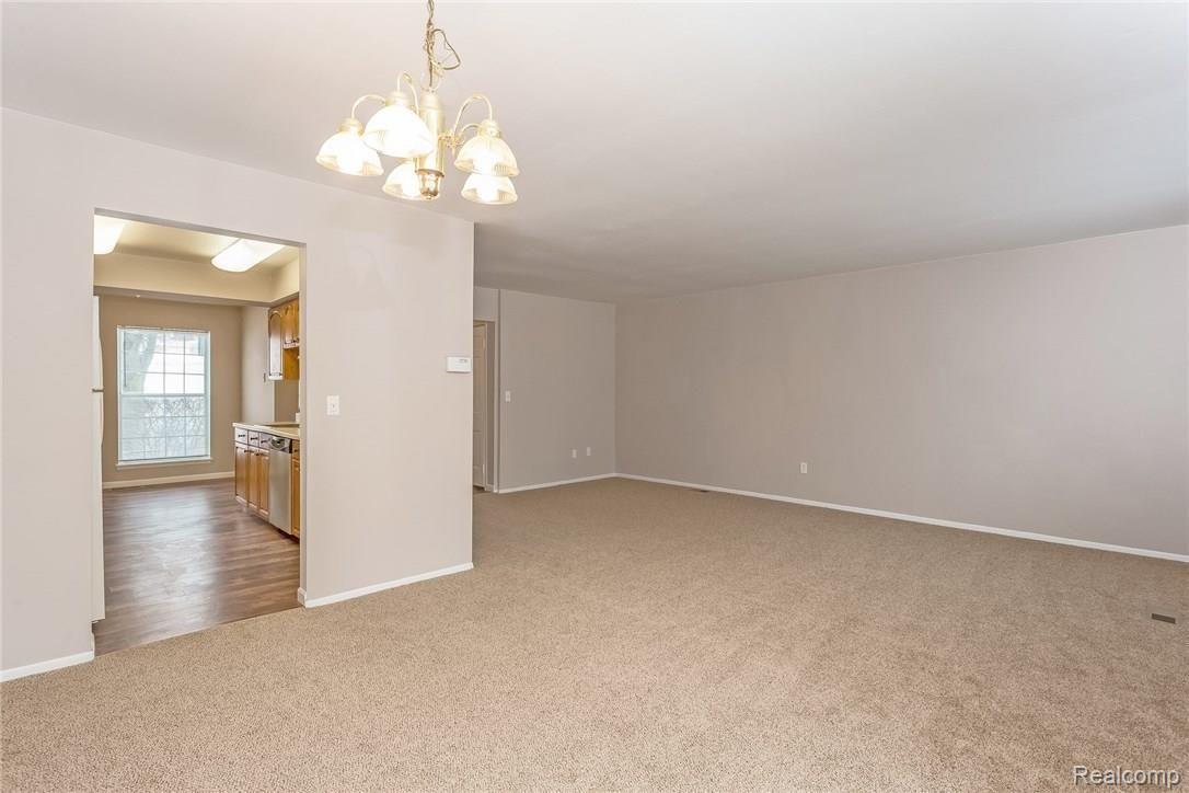 108 Manor Way Rochester, MI 48309 - Photo 9 of 32 010-Dining_Room-5297966-medium.jpg