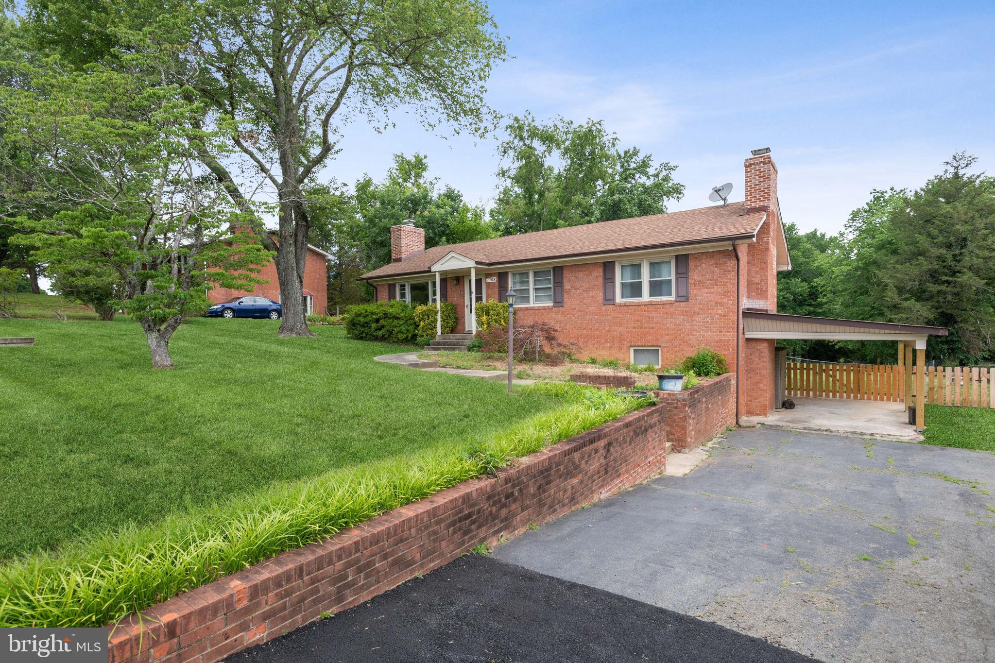 7708 Signal Hill Road Manassas, VA 20111 - Photo 2 of 26 Driveway & Patio