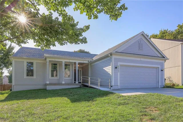 $400,000 | 15403 West 155th Terrace, Olathe, KS 66062