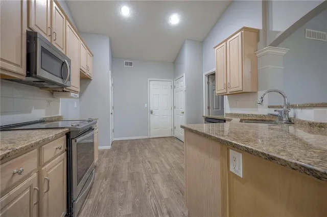 $400,000 | 15403 West 155th Terrace, Olathe, KS 66062