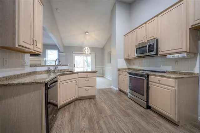 $400,000 | 15403 West 155th Terrace, Olathe, KS 66062